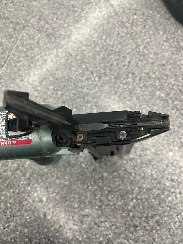 Hitachi NT 50AE Brad Nailer - Photo 2