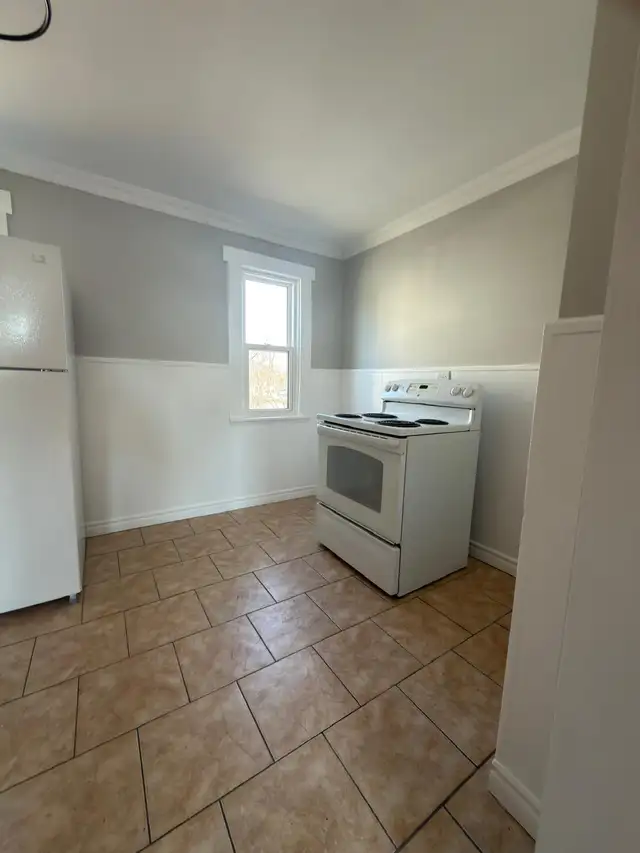 669 Forest Hill Rd, Unit 1(front), 2bedroom house(1bath1kt)South - Photo 3