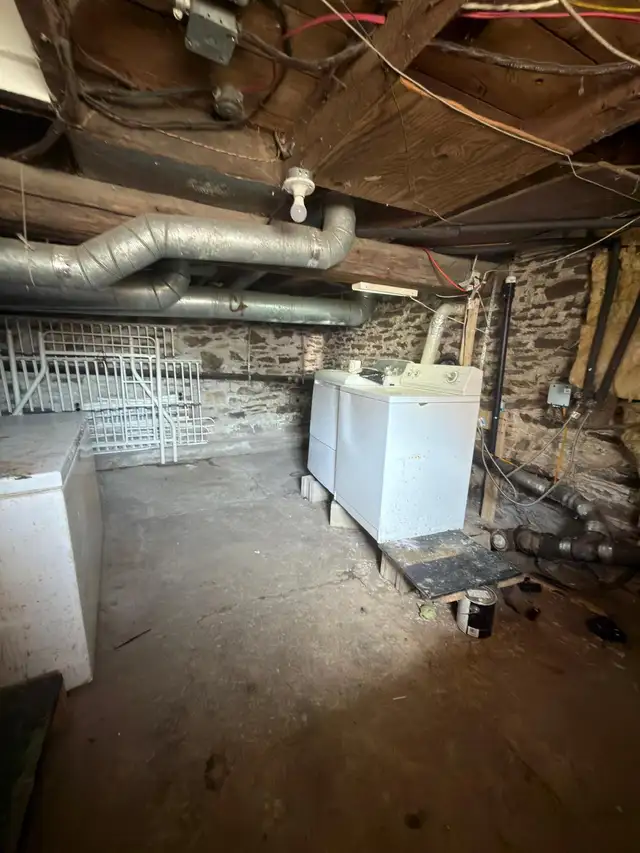 669 Forest Hill Rd, Unit 1(front), 2bedroom house(1bath1kt)South - Photo 10