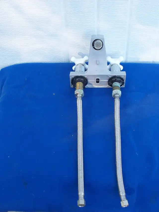 Bathroom Taps - Photo 3