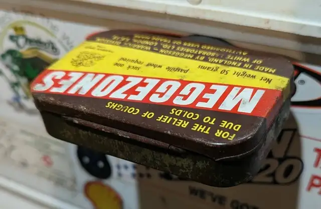 VINTAGE 1960's MEGGEZONES COUGH DROPS PASTILLES TIN - Photo 2