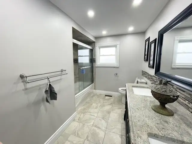 Furnished ROOM FOR RENT  Square One Mississauga  (Fem - Photo 3