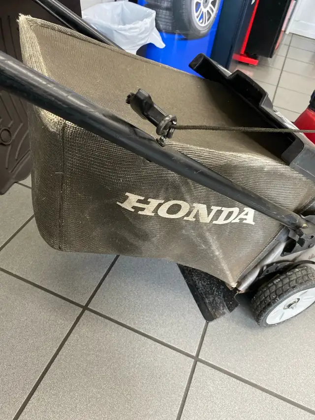 Honda Self Propelled Push Mower - Photo 3