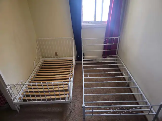 Twin Beds & Mattresses - GREAT DEAL