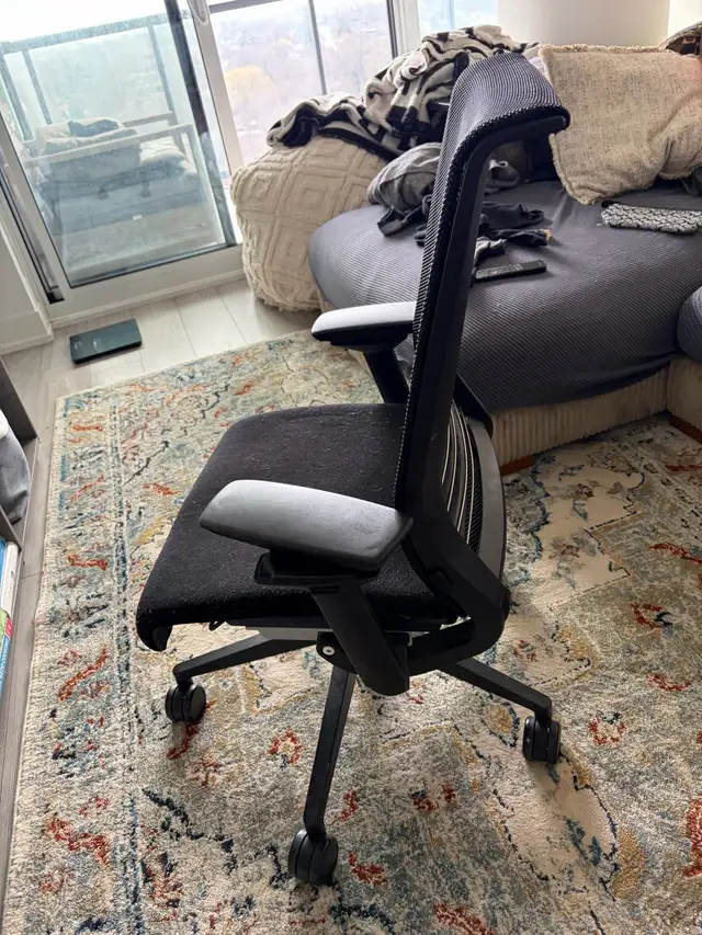 great condition office chair - Photo 2