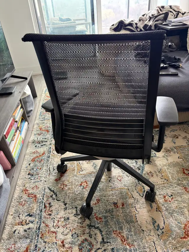 great condition office chair - Photo 3