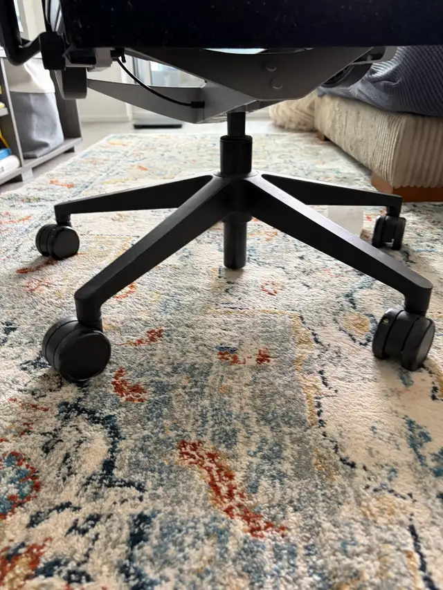 great condition office chair - Photo 4