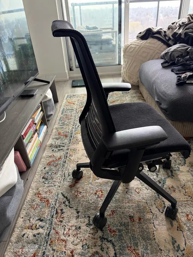 great condition office chair - Photo 5