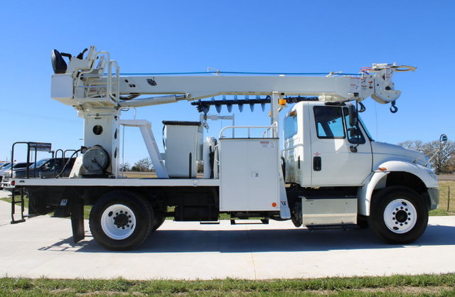 2017 International 4300 Terex Commander 4047 Digger Derrick - Photo 3