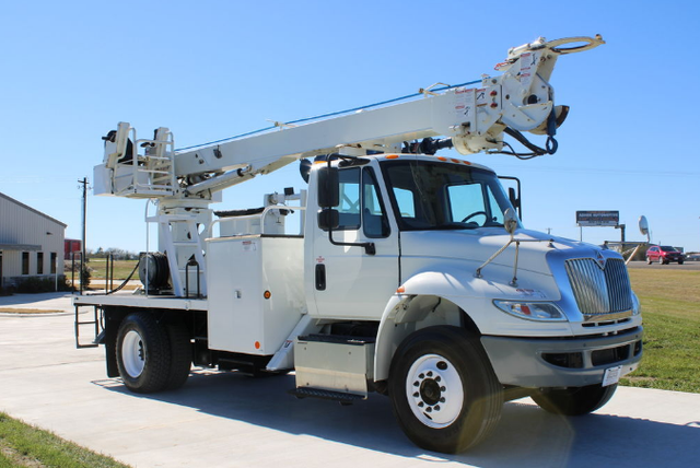 2017 International 4300 Terex Commander 4047 Digger Derrick - Photo 4