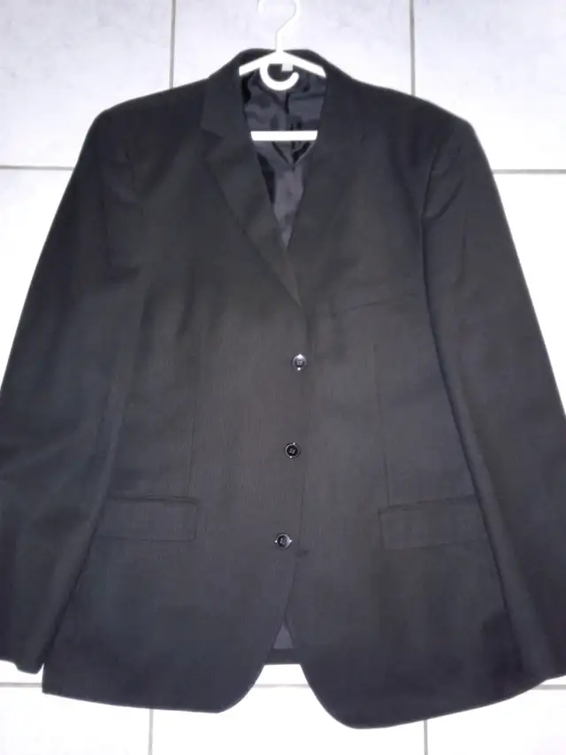 MEN'S SUIT (LE CHATEAU, 46' chest 38' waist) - $120 or trade