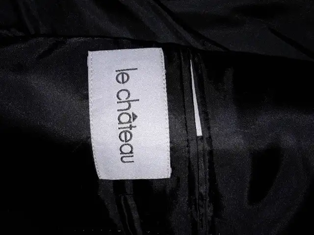 MEN'S SUIT (LE CHATEAU, 46' chest 38' waist) - $120 or trade - Photo 2