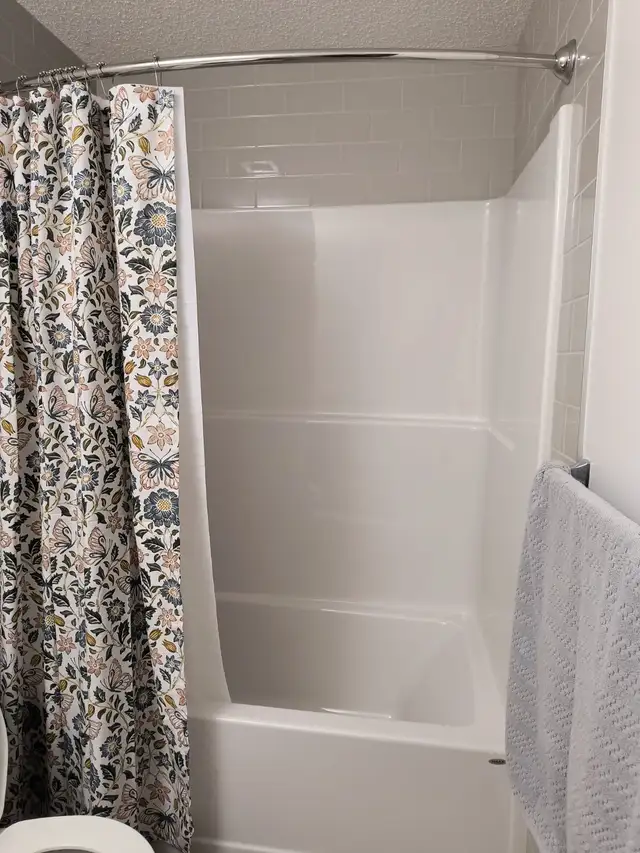 PRIVATE ROOM WITH PRIVATE BATH - NW Calgary - Photo 2