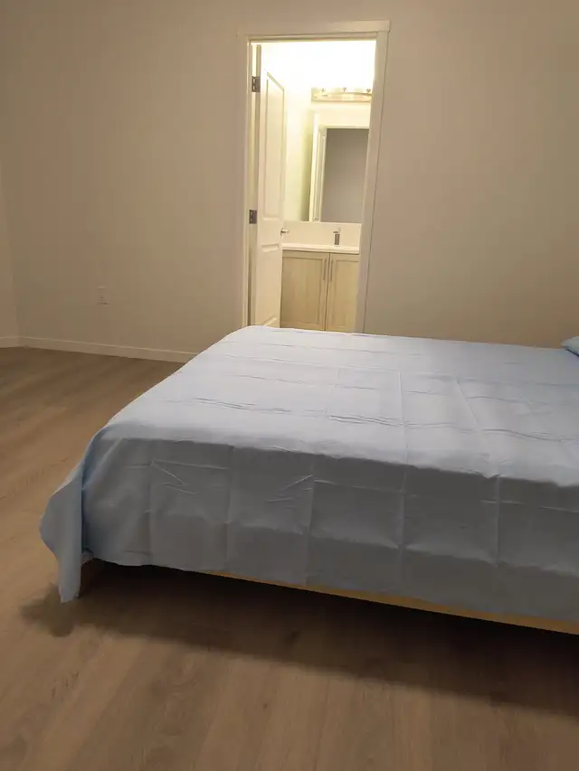 PRIVATE ROOM WITH PRIVATE BATH - NW Calgary - Photo 4