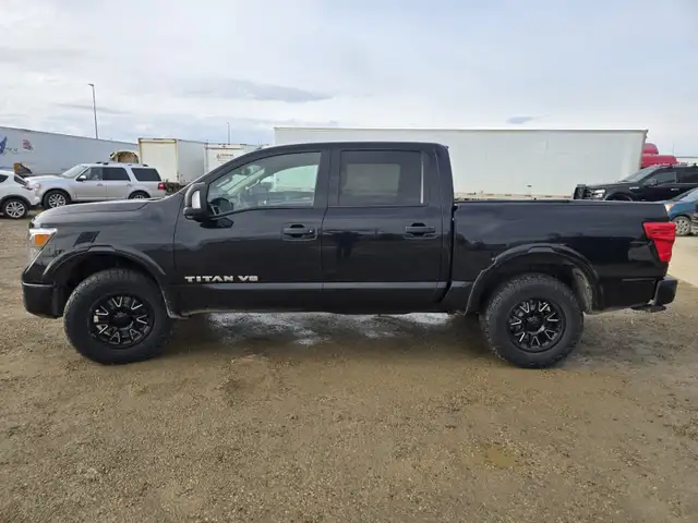 2018 Nissan Titan Pro-4X 'ON-SITE FINANCING AVAILABLE !' - Photo 2
