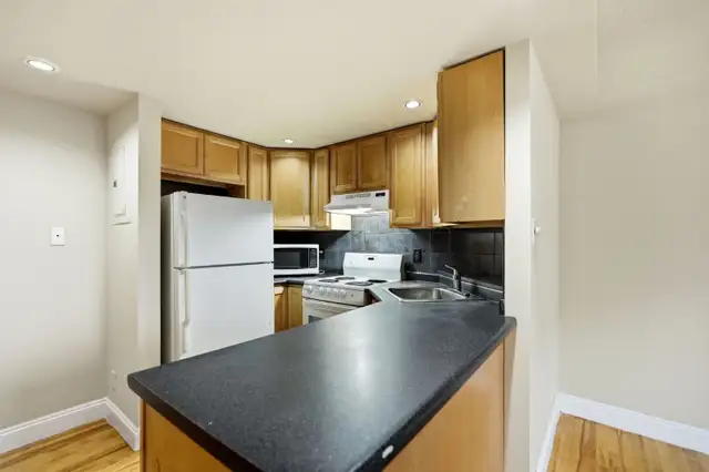 FOR SALE: Bright 2-bed condo on Troy Ave! - Photo 4