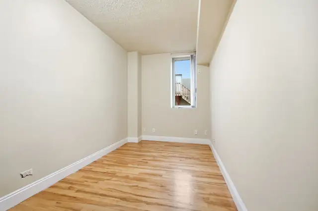 FOR SALE: Bright 2-bed condo on Troy Ave! - Photo 12