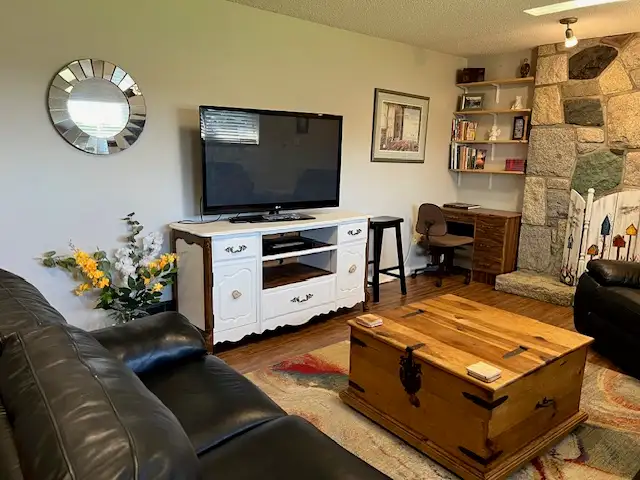 BEAUTIFUL FULLY FURNISH 2Bed 1Full Bath Suite in Panorama Ridge - Photo 10