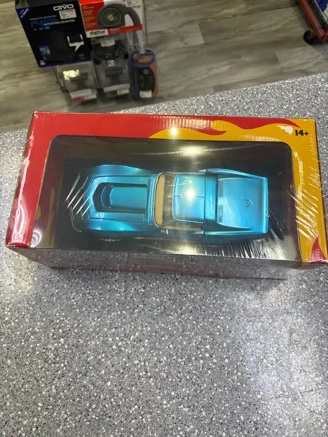 Hotwheels Classic Limited Edition 1/18 69 Corvette Boxed - Photo 2