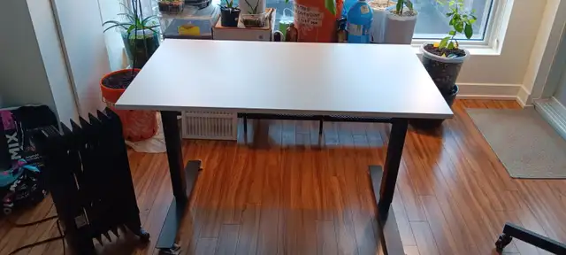 Solid Steel Manual Height-Adjustable Desk - Heavy Duty Workstati