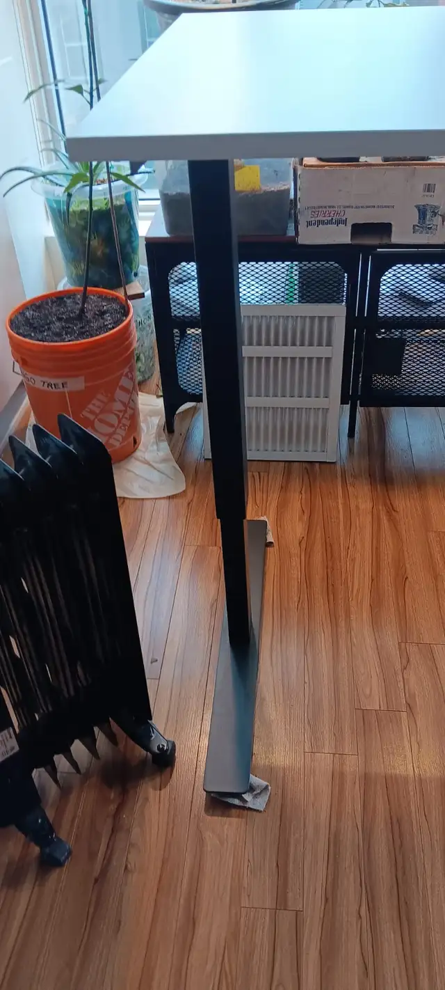 Solid Steel Manual Height-Adjustable Desk - Heavy Duty Workstati - Photo 2