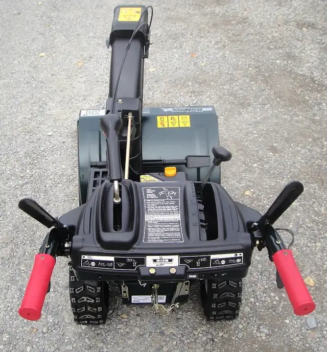 MTD BOLENS FULLY LOADED 24' SNOW BLOWER - Photo 6