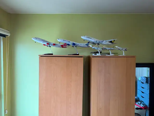 JE VEND TOUT À UN PRIX AVANTAGEUX.