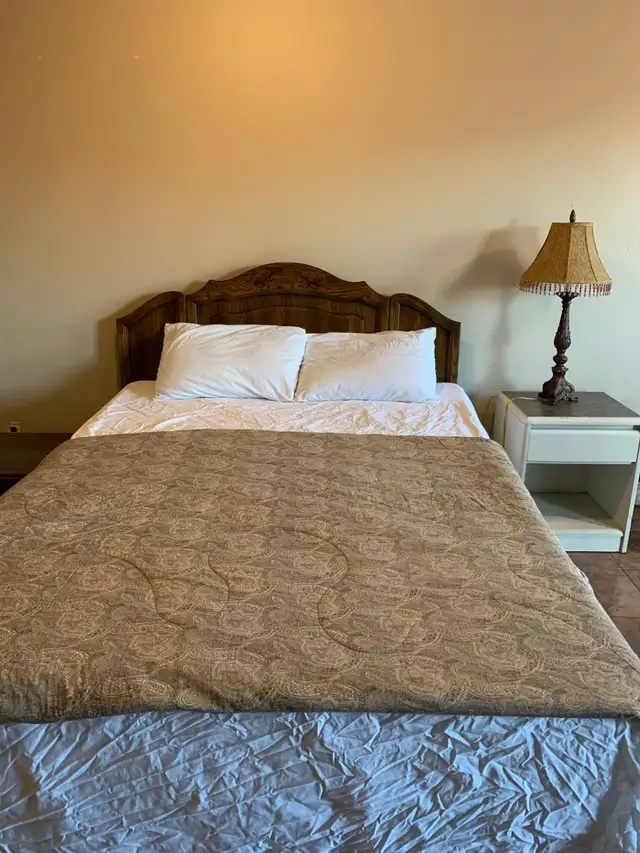 NO FIRST NO LAST (ALL UTILITIES INCLUDED) - Photo 2