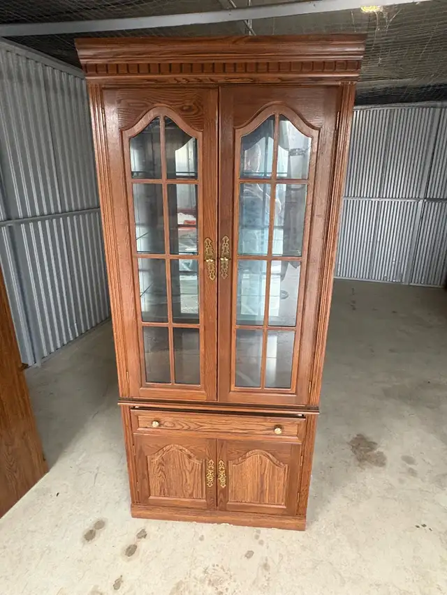 Free delivery used Wood China Cabinet - Photo 2