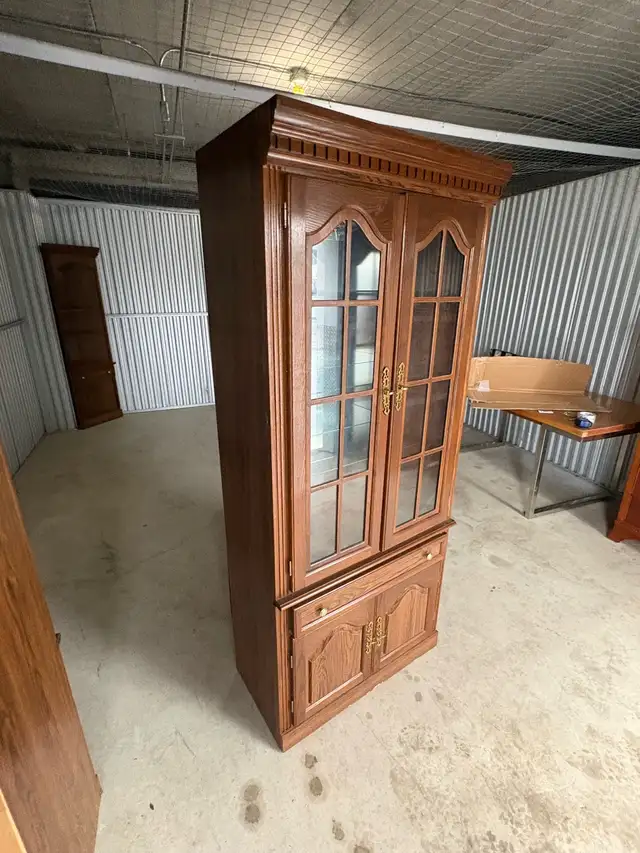 Free delivery used Wood China Cabinet - Photo 4