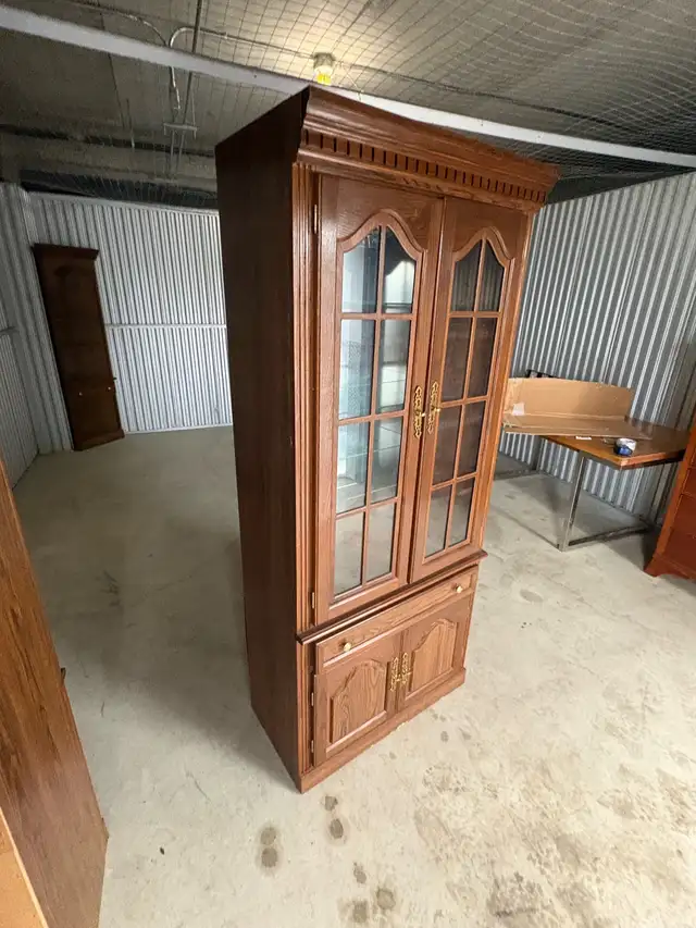 Free delivery used Wood China Cabinet - Photo 5