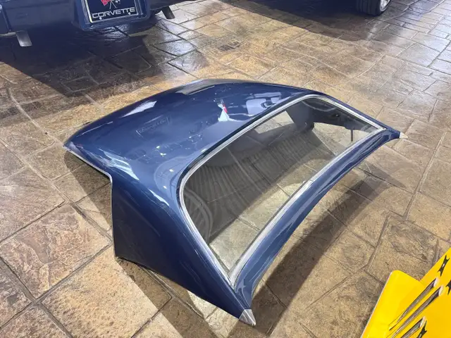 1975 Chevrolet corvette convertible - Photo 2