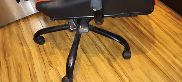 Modern Executive Office Chair - Sleek Professional Look - Photo 4