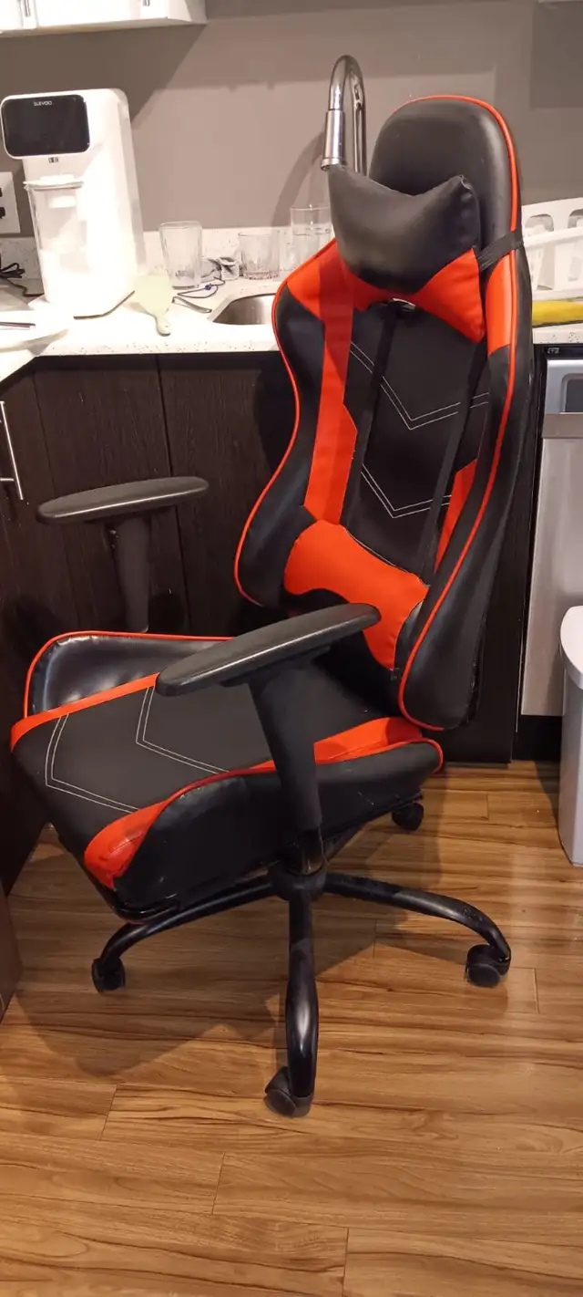 Modern Executive Office Chair - Sleek Professional Look - Photo 6