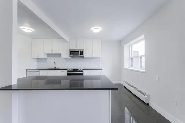 2bdrm Apartment for Rent - 245 Lakeshore Drive - Photo 2