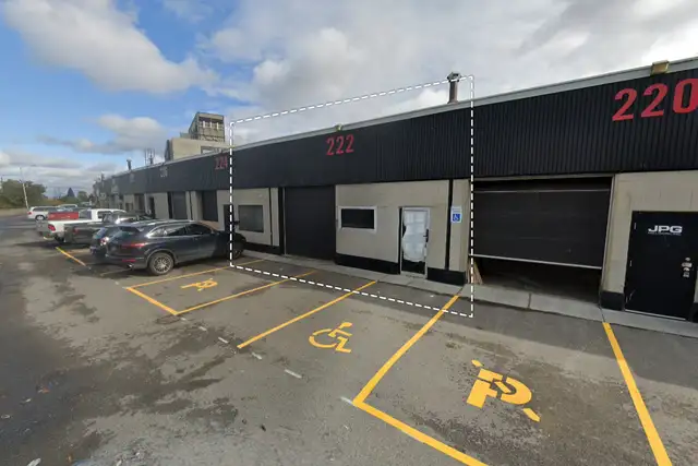 250 City Centre Ave., Bay 222 | Upper-Level Warehouse for Lease