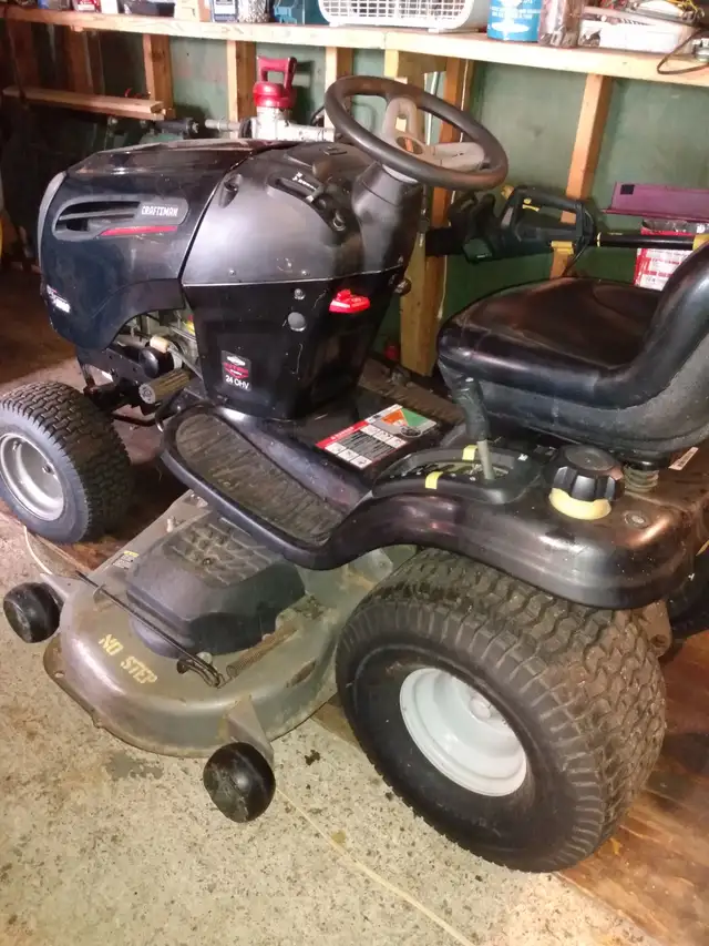 Craftsman Riding Lawnmower - Photo 2