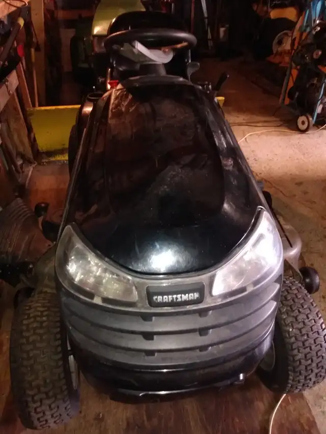 Craftsman Riding Lawnmower - Photo 3