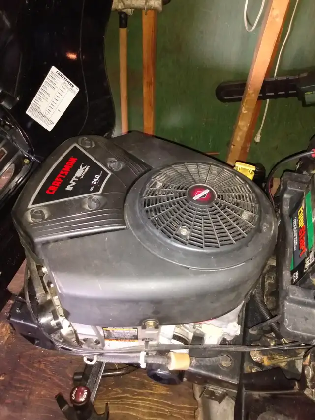 Craftsman Riding Lawnmower - Photo 4