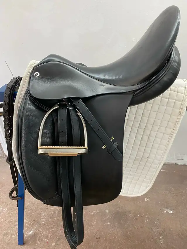 16.5" Bentley dressage saddle - Photo 2