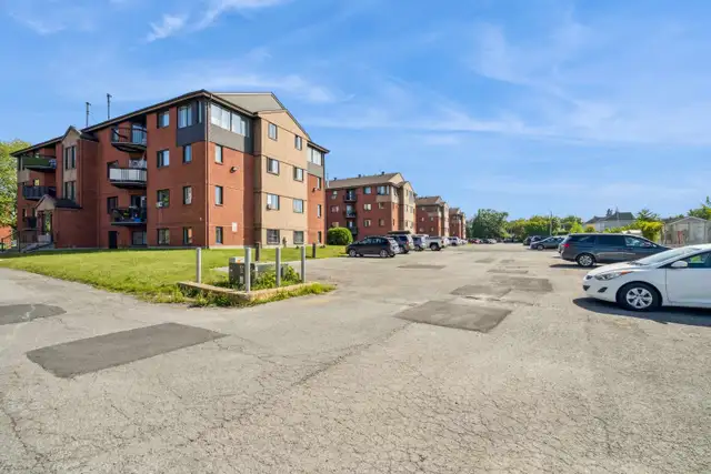 4 1/2 À LOUER CANDIAC - STYLE CONDO, RÉNOVÉ, PISCINE CREUSÉE - Photo 3