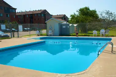 4 1/2 À LOUER CANDIAC - STYLE CONDO, RÉNOVÉ, PISCINE CREUSÉE - Photo 4