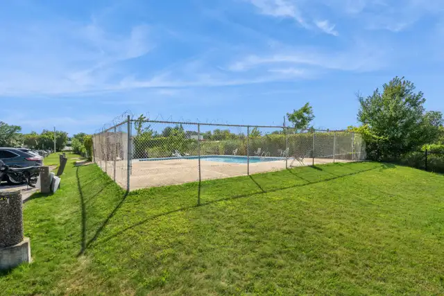 4 1/2 À LOUER CANDIAC - STYLE CONDO, RÉNOVÉ, PISCINE CREUSÉE - Photo 5