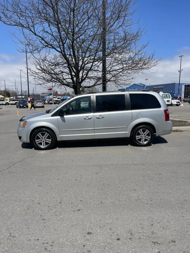 2010 Dodge Grand Caravan SE  /  STOW N GO  /  3.3L V6 - Photo 2