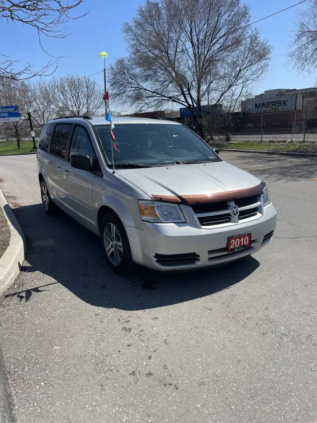 2010 Dodge Grand Caravan SE  /  STOW N GO  /  3.3L V6 - Photo 5