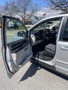 2010 Dodge Grand Caravan SE  /  STOW N GO  /  3.3L V6 - Photo 6