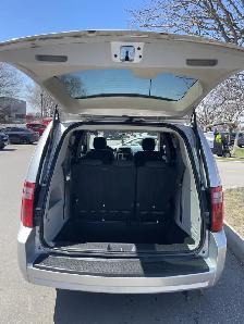 2010 Dodge Grand Caravan SE  /  STOW N GO  /  3.3L V6 - Photo 9