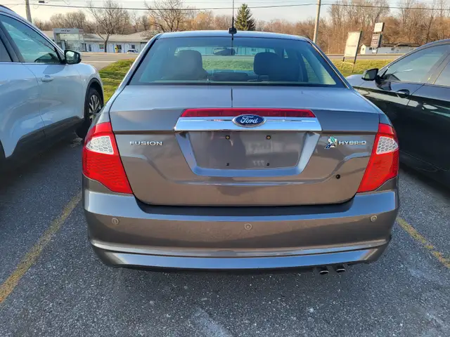 Ford Fusion Hybrid - Photo 3