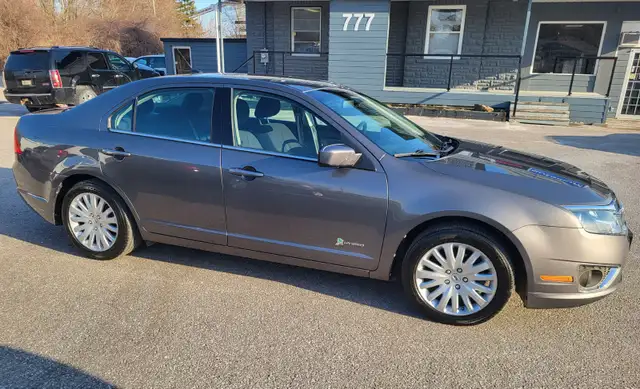 Ford Fusion Hybrid - Photo 4