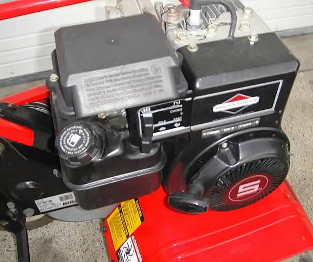 MTD YARDMACHINES 5 HP FRONT TINE ROTOTILLER - Photo 5